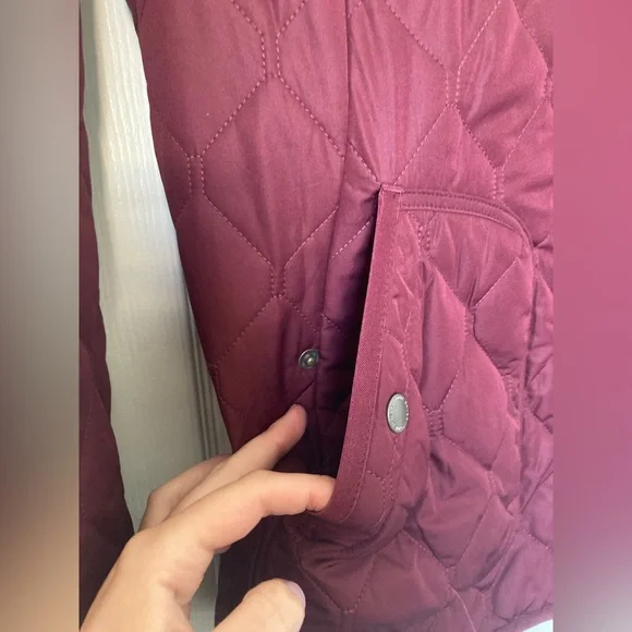 Eddie Bauer maroon quailed jacket! - Picture 4 of 5